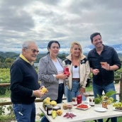 Lydia Valentín y Prada a Tope llevan El Bierzo por bandera en Aquí la Tierra de RTVE