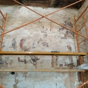 RODANILLO. Obras de restauración del mural tapado por la cal. Fueron paralizadas por Patrimonio .