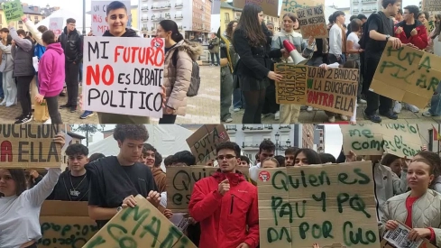 Más de 200 estudiantes de Ponferrada manifiestan frente al Ayuntamiento por la falta de información sobre la nueva PAU
