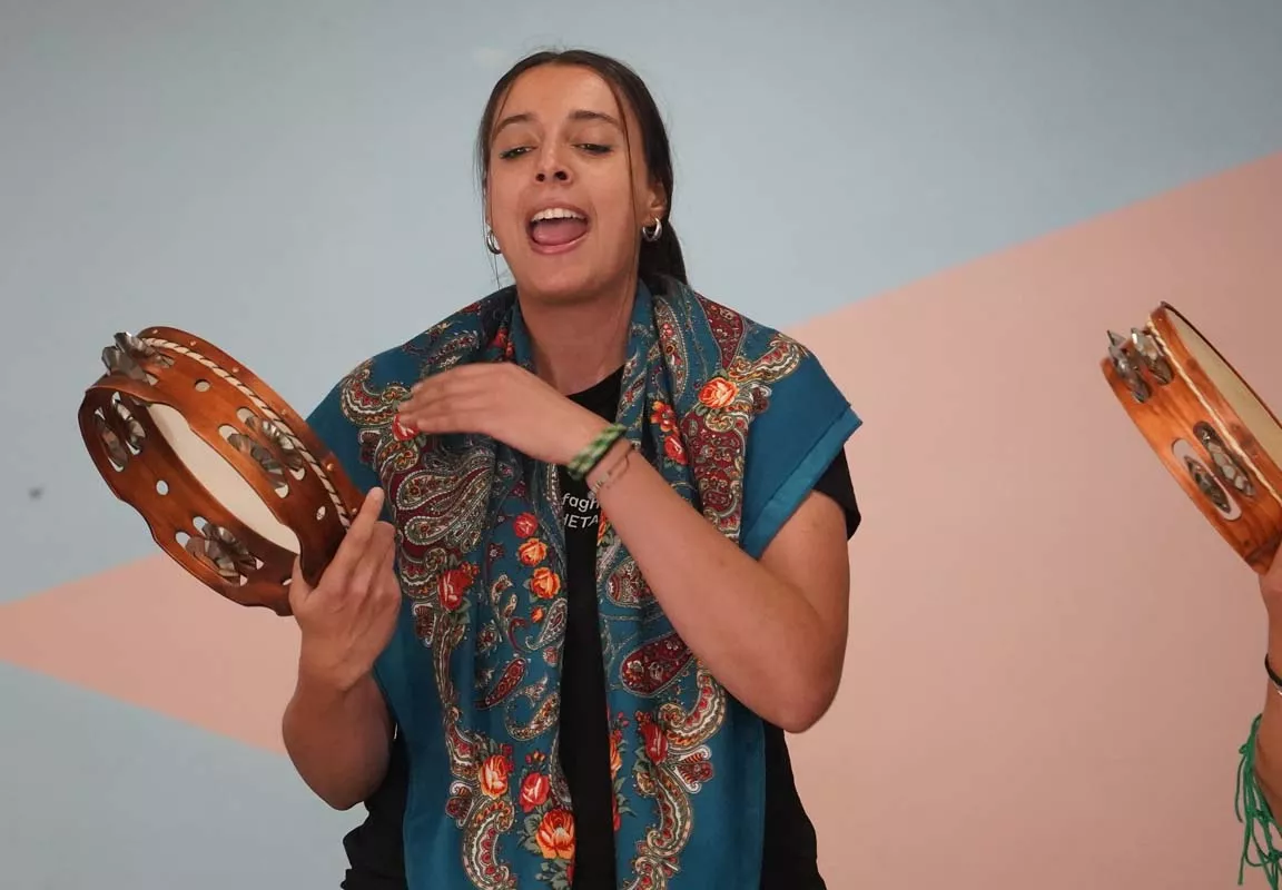 La Asociación Cultural Abelladeira del Bierzo recupera la voz de la tradición de las 'cantareiras' La Asociación Cultural Abelladeira del Bierzo recupera la voz de la tradición de las 'cantareiras'