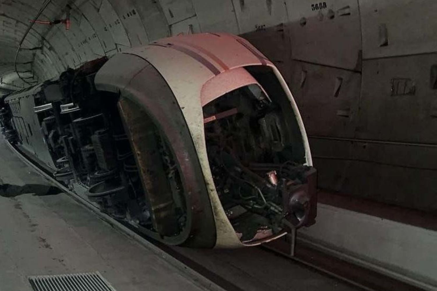 Tren descarrilado en el túnel entre Chamartín y Atocha | Redes Sociales Tren descarrilado en el túnel entre Chamartín y Atocha | Redes Sociales