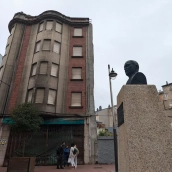 Edificio de Almacenes Uría obra del arquitecto José  Mirones, ubicado en la calle Gómez Núñez