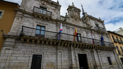 Tres ayuntamientos y una pedanía del Bierzo, en la lista de entidades no colaboradores con el Procurador del Común