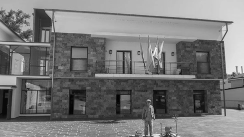 Ayuntamiento de Carracedelo | Carracedelo decreta dos días de luto oficial por el fallecimiento de la mujer embaraza en el accidente en Logroño