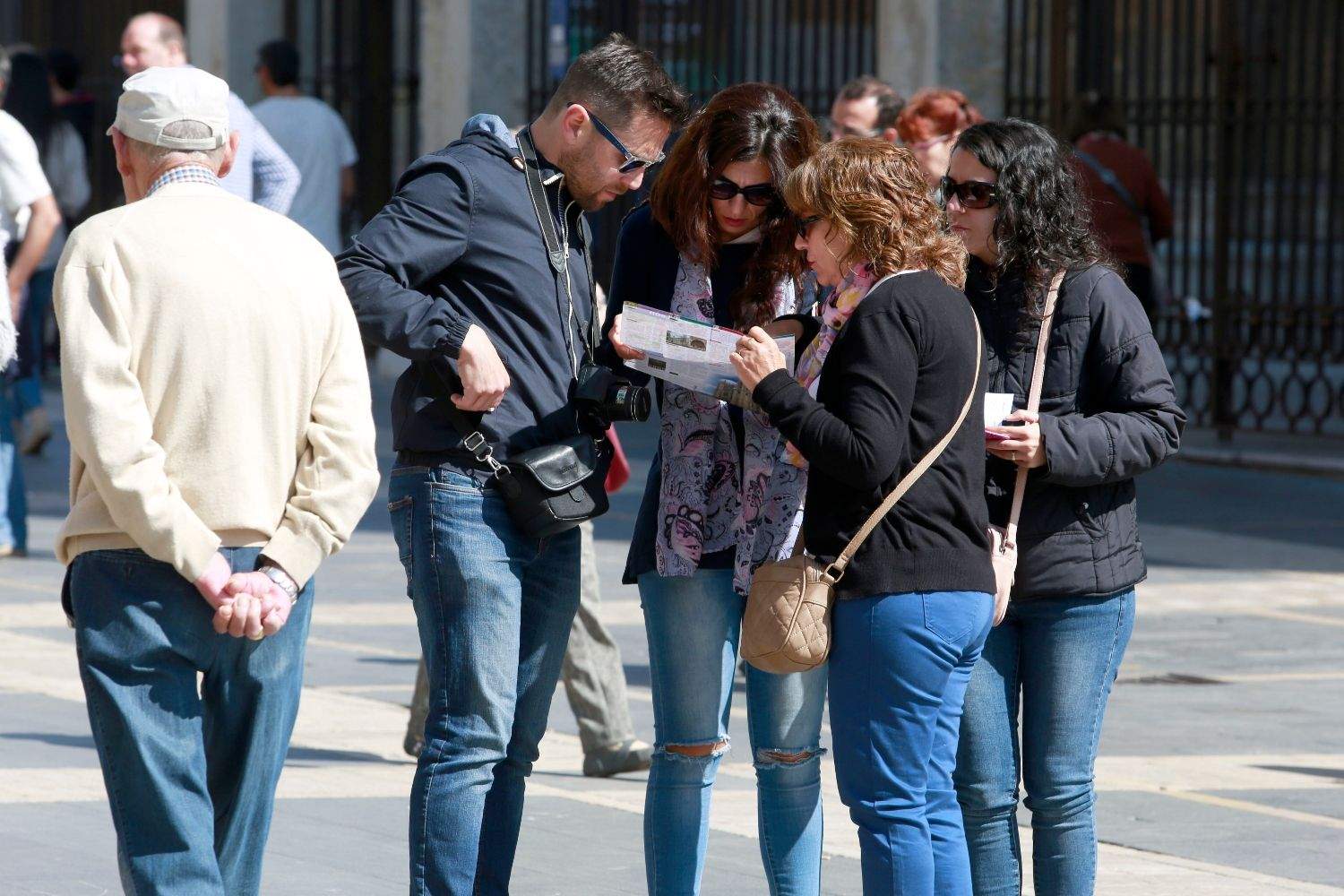 Turistas en León | La provincia de León lidera la Comunidad en número de visitantes en junio con cerca de 98.000 personas Turistas en León | La provincia de León lidera la Comunidad en número de visitantes en junio con cerca de 98.000 personas