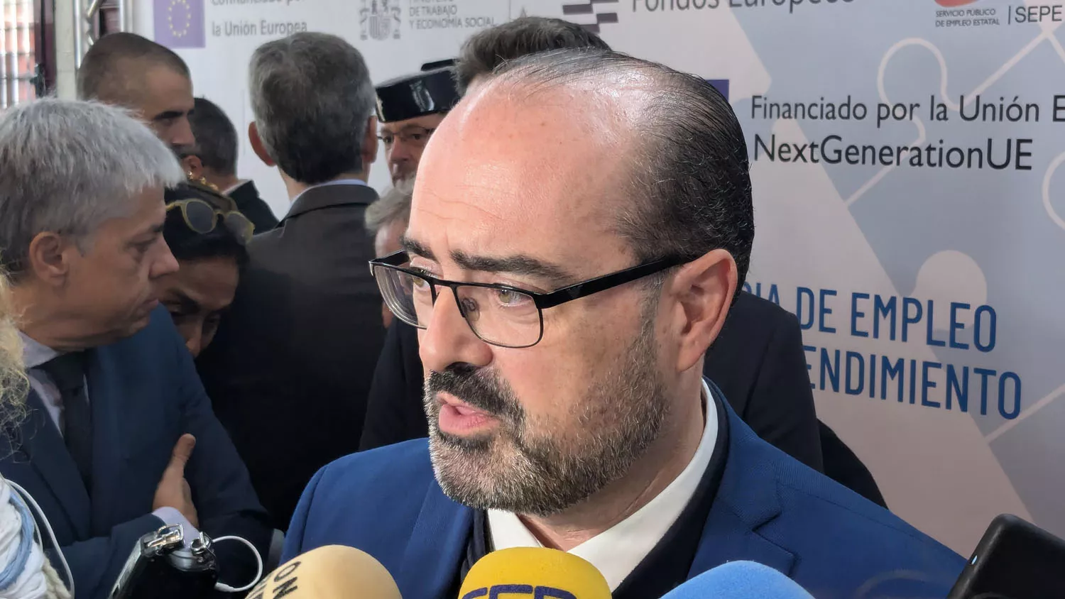 Feria de empleo y emprendimiento (4) Feria de empleo y emprendimiento (4)