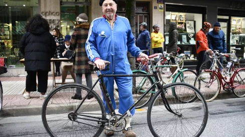 Concentración de bicis clásicas en Avenida de la Puebla