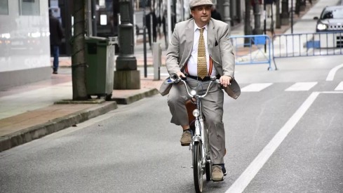 Concentración de bicis clásicas en Avenida de la Puebla