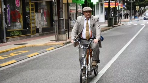 Concentración de bicis clásicas en Avenida de la Puebla