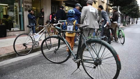 Concentración de bicis clásicas en Avenida de la Puebla