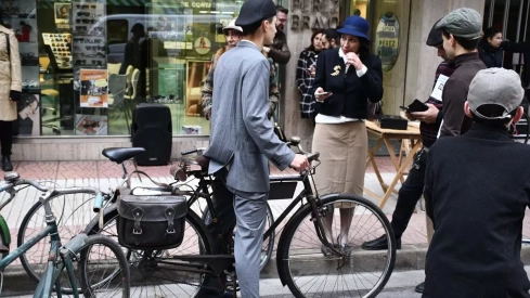 Concentración de bicis clásicas en Avenida de la Puebla