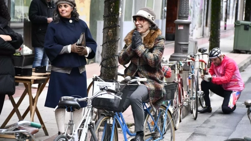 Concentración de bicis clásicas en Avenida de la Puebla