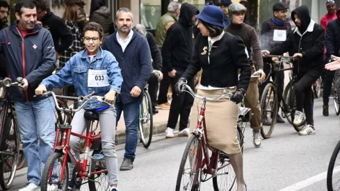 Concentración de bicis clásicas en Avenida de la Puebla