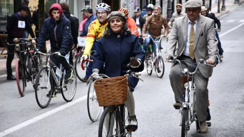 Concentración de bicis clásicas en Avenida de la Puebla