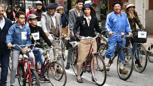 Concentración de bicis clásicas en Avenida de la Puebla