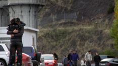 Familiares y amigos de los mineros fallecidos en el Pozo Emilio del Valle de la Hullera Vasco Leonesa | Peio García Familiares y amigos de los mineros fallecidos en el Pozo Emilio del Valle de la Hullera Vasco Leonesa | Peio García