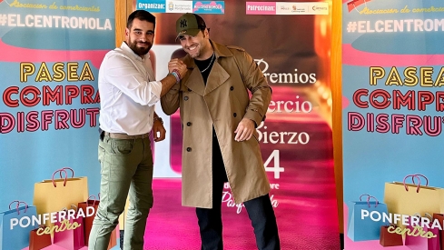 Reunión del Centro Mola con Bustamante. En la foto Iván Rodríguez, El Centro Mola, y David Bustamante