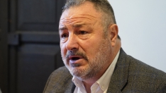 El presidente del PSOECyL exige profesionales "todos los días" para atender a tres menores con discapacidad en Ponferrada