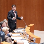 El presidente de la Junta, Alfonso Fernández Mañueco, durante el Pleno de las Cortes de Castilla y León