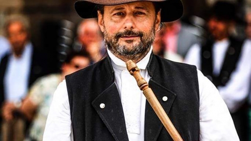 El fundador del grupo Alegría Berciana Rafael Busto, mantenedor del Gran Magosto de Ponferrada