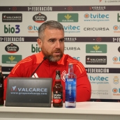 Javi Rey, "con la conciencia tranquila" tras reunirse con la directiva de la Ponferradina