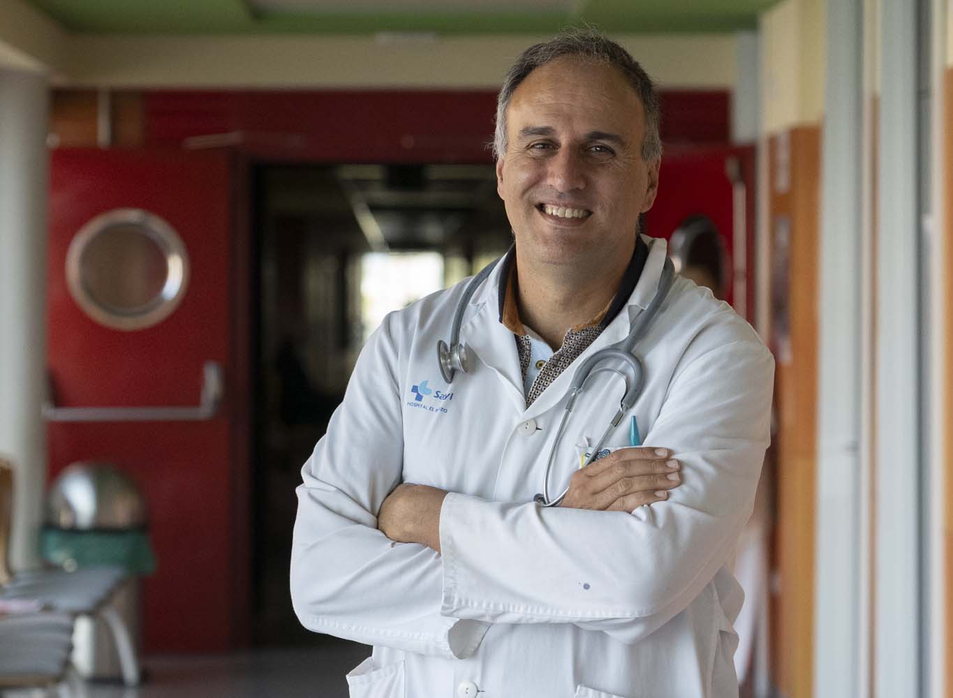 El neurólogo del Hospital El Bierzo de Ponferrada, Ángel Fernández, autor del libro 'Ictus, cinco letras que cambian tu vida' El neurólogo del Hospital El Bierzo de Ponferrada, Ángel Fernández, autor del libro 'Ictus, cinco letras que cambian tu vida'