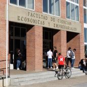 Estudiantes de la ULE en el Campus de Vegazana