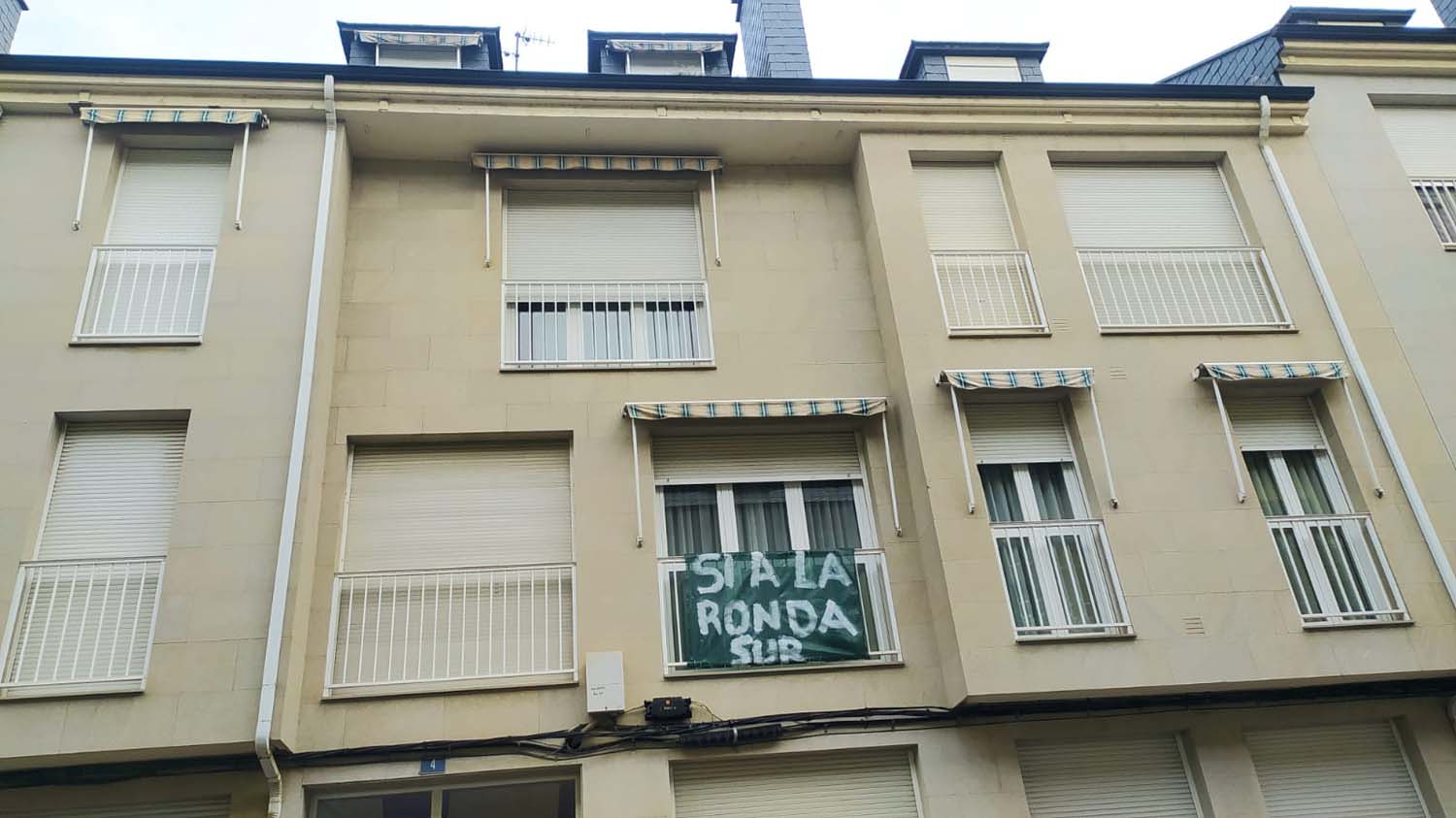 Pancartas contra la semipeatonalización de la avenida del Castillo en el Barrio de San Andrés de Ponferrada (12) Pancartas contra la semipeatonalización de la avenida del Castillo en el Barrio de San Andrés de Ponferrada (12)