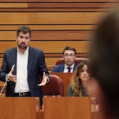 El portavoz del Grupo Socialista, Luis Tudanca, durante un Pleno de las Cortes de Castilla y León | Rubén Cacho (ICAL)