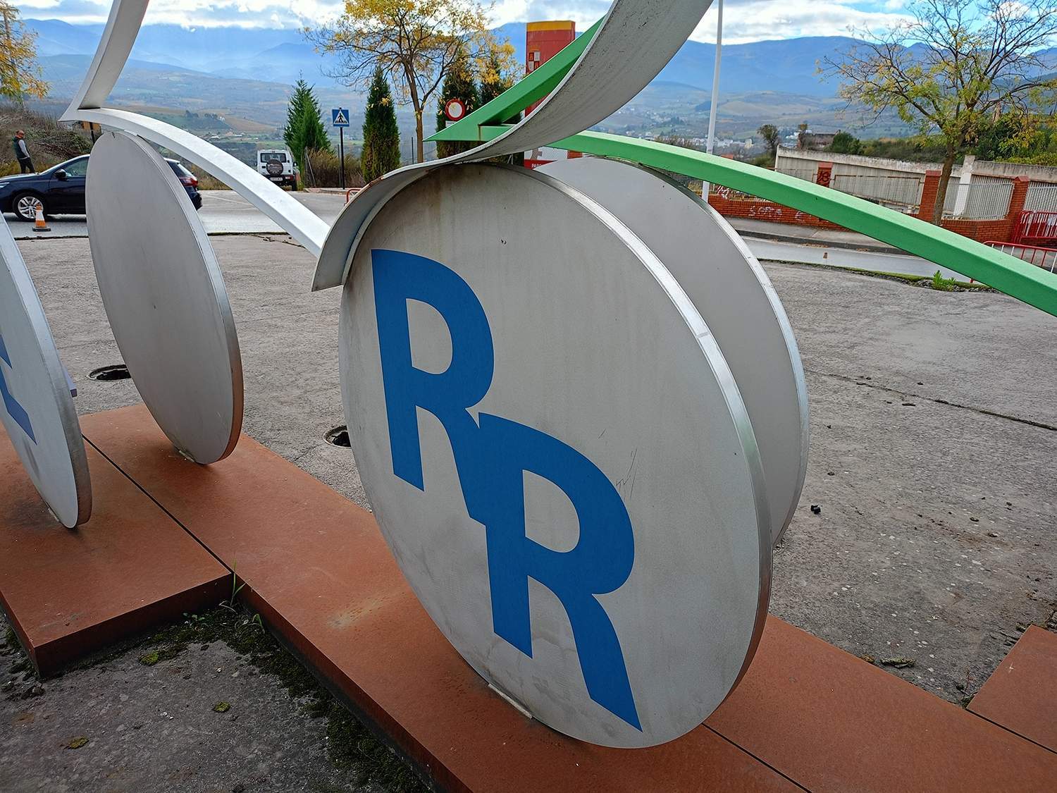 Doble R en la glorieta de los ciclistas Doble R en la glorieta de los ciclistas