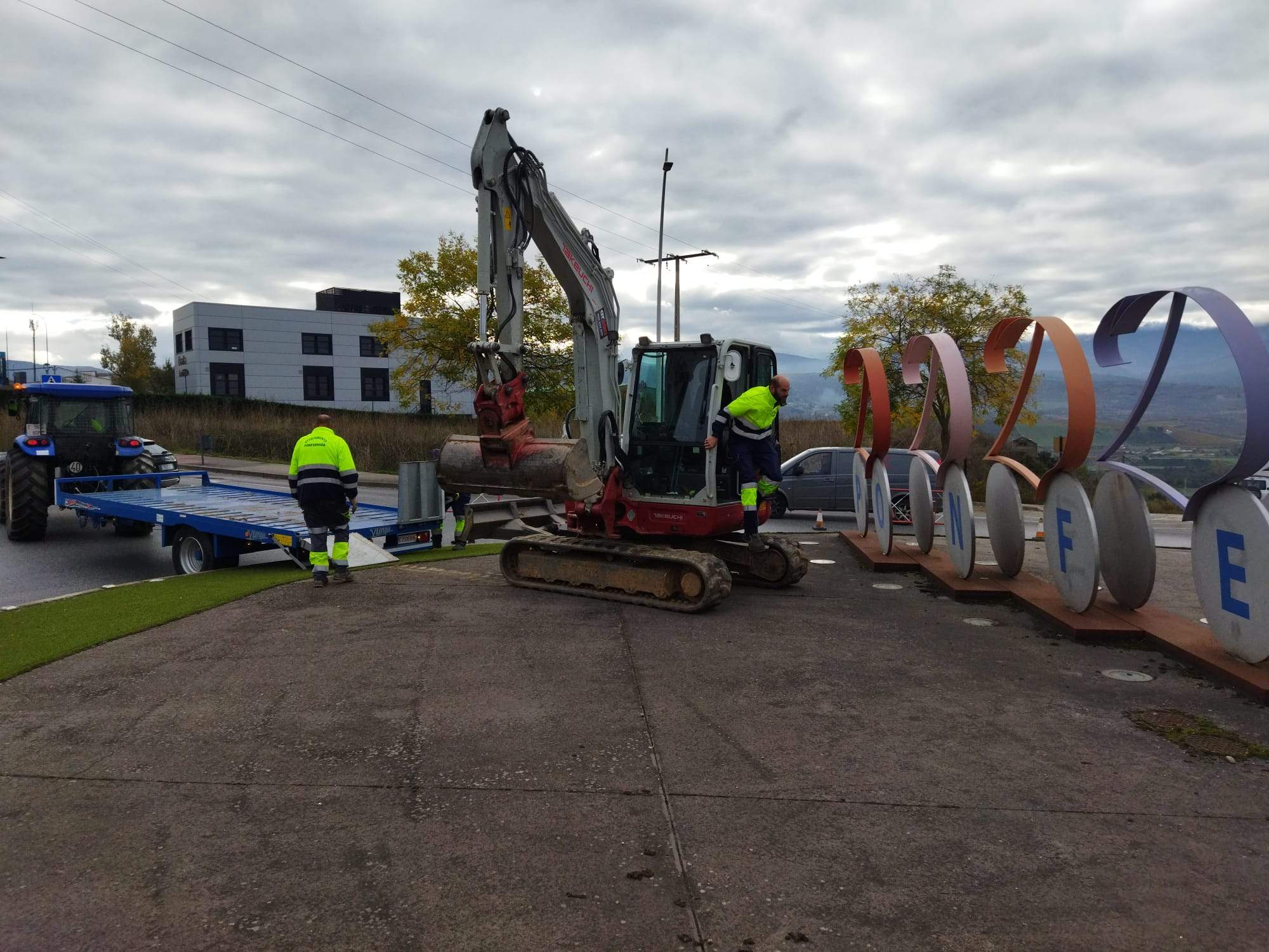 retirada rotonda de los ciclistas de Ponferrada este miércoles retirada rotonda de los ciclistas de Ponferrada este miércoles