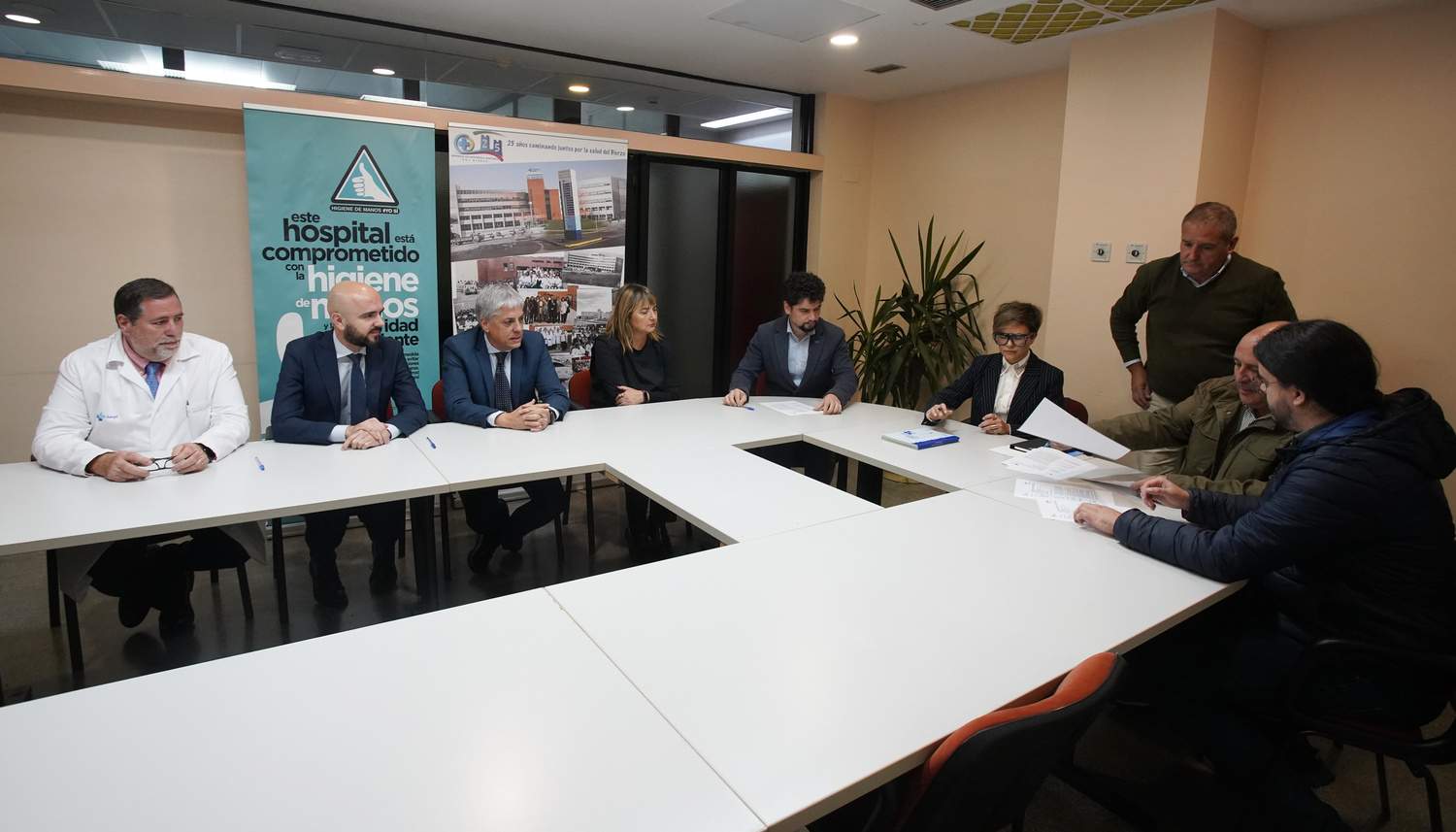 Firma del acta de replanteo de las obras del nuevo servicio de rehabilitación y radioterapia del Área de Salud del Bierzo Firma del acta de replanteo de las obras del nuevo servicio de rehabilitación y radioterapia del Área de Salud del Bierzo