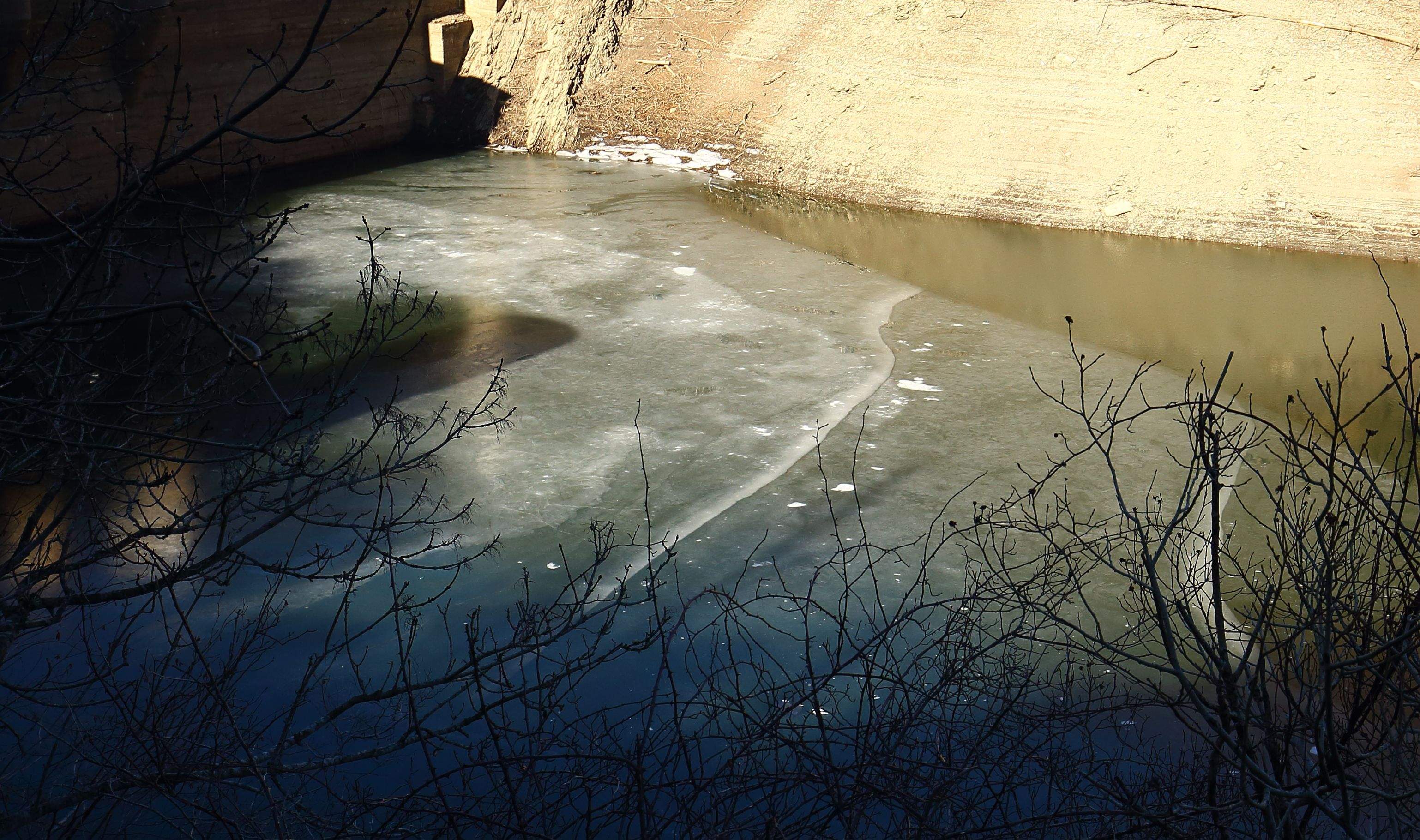 Cascadas de hielo junto a la carretera CL-631 entre Ponferrada y Villablino (León)