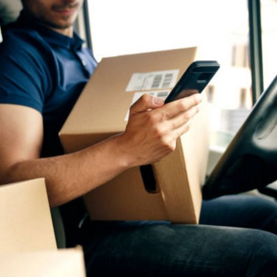 Adecco abre un proceso de selección para cubrir las vacantes de repartidor de paquetería para Navidad en León | iStock Adecco abre un proceso de selección para cubrir las vacantes de repartidor de paquetería para Navidad en León | iStock