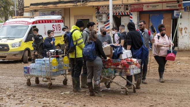 Voluntarios de Castilla y León en la zona cero de la dana en Valencia (1)
