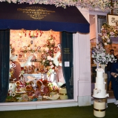 Escaparate navideño de Sandra Romero Patisserie