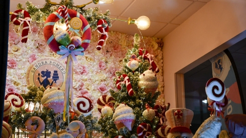 Escaparate navideño de Sandra Romero Patisserie