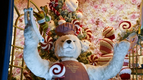 Escaparate navideño de Sandra Romero Patisserie