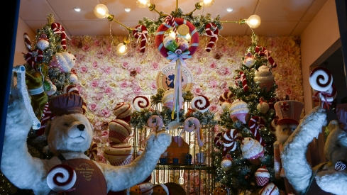 Escaparate navideño de Sandra Romero Patisserie