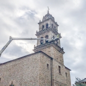 Foto archivo: Colocación de luces en la Torre de La Encina