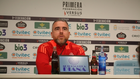 Javi Rey confía en que la Ponferradina pueda hacerse fuerte en el Toralín: "Necesitamos sumar tres puntos en casa"