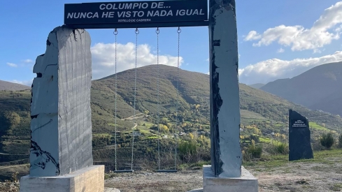 Sotillo de Cabrera (Benuza) presume de columpio: "Nunca he visto nada igual"