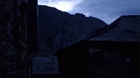 La caída de un árbol provoca cortes de luz en Villanueva de Valdueza y Peñalba