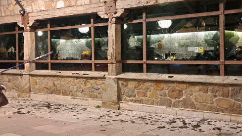 Así quedaba la cristalera del Hotel del Temple en Ponferrada / INFOBIERZO