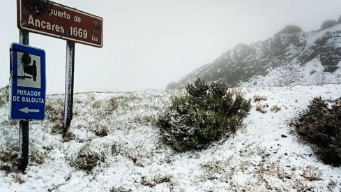 La nieve se deja ver en El Bierzo: Valle de Ancares muestra ya su 'manto blanco'