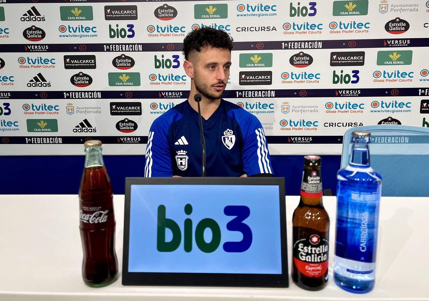 Vicente Esquerdo crítico con la Ponferradina pese a la victoria frente al Amorebieta: «Con el 1-0 tuvimos un momento de desconexión»