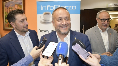 Desayuno InfoBierzo con Gerardo Álvarez Courel, presidente de la Diputación de León  (1)