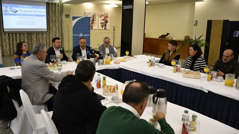 Desayuno InfoBierzo con Gerardo Álvarez Courel, presidente de la Diputación de León  (11)