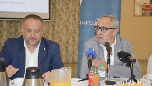 Desayuno InfoBierzo con Gerardo Álvarez Courel, presidente de la Diputación de León, y Olegario Ramón, presidente CCB