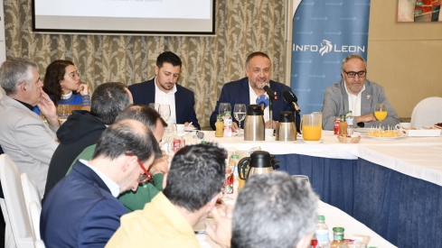 Desayuno InfoBierzo con Gerardo Álvarez Courel, presidente de la Diputación de León  (26)